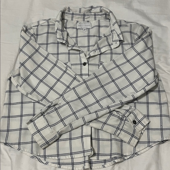 Kendall + Kylie Medium white and blue flannel‎ crop top - Picture 3 of 6